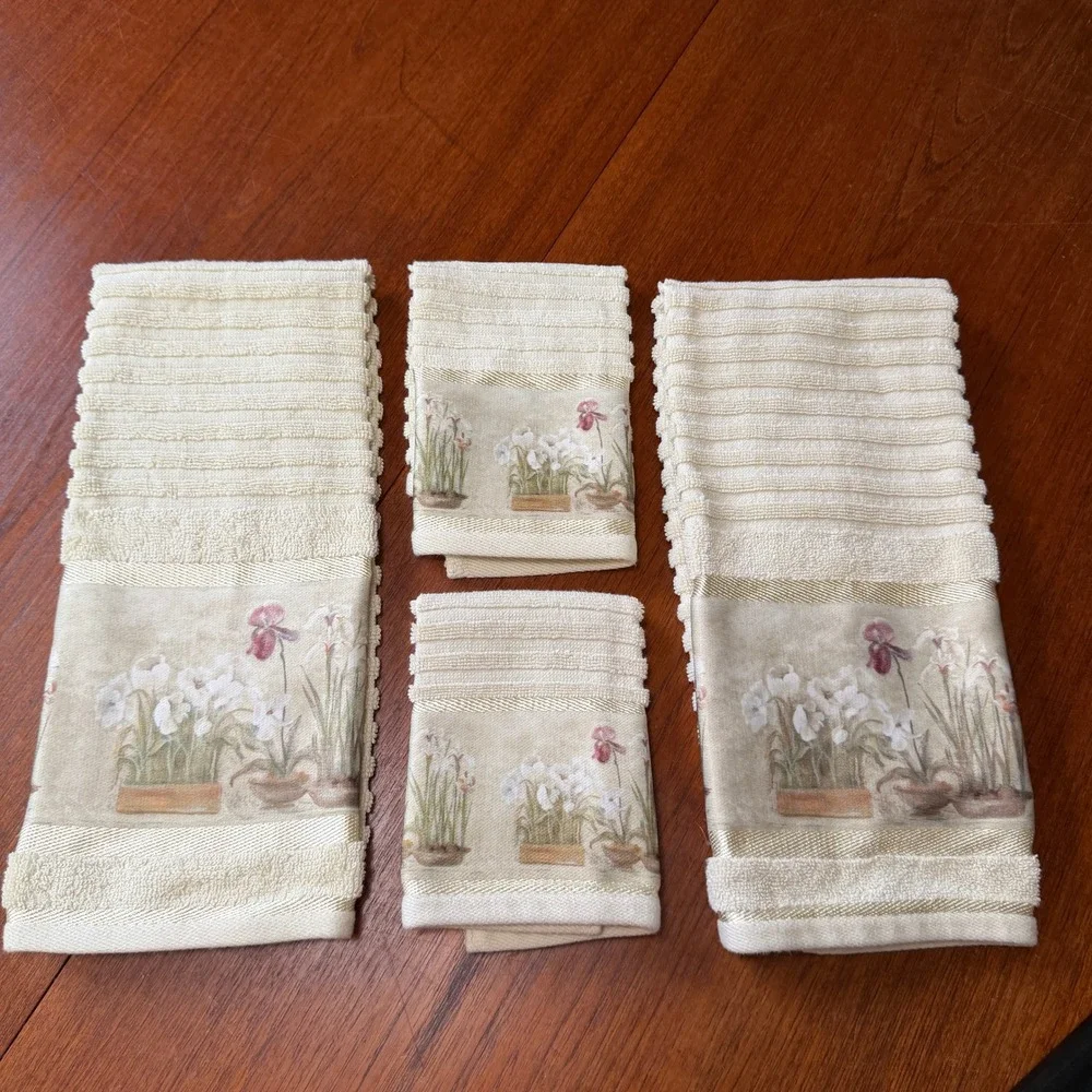 VTG Croscill Floral Orchid Cotton Towel Set 4pc Hand Towels Washcloths Floral